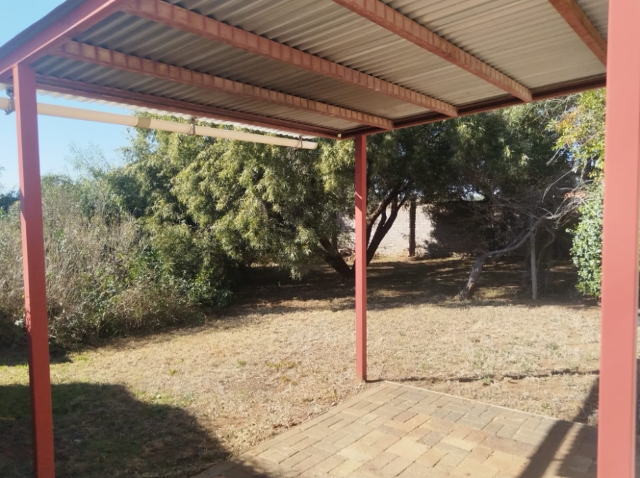 To Let 1 Bedroom Property for Rent in Vredenhof Sh Free State